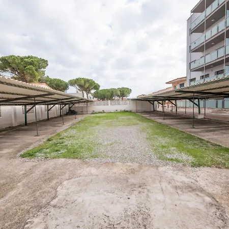 With Community Pool For 4 People Apartment *