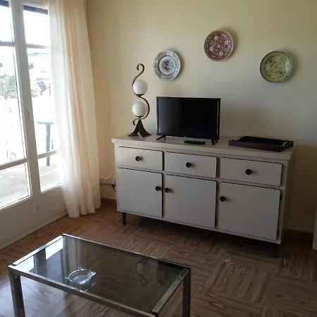 With Community Pool For 4 People Apartment *