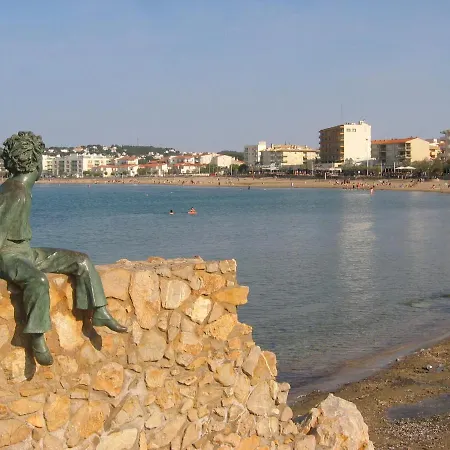 With Community Pool For 4 People Apartment L'Escala
