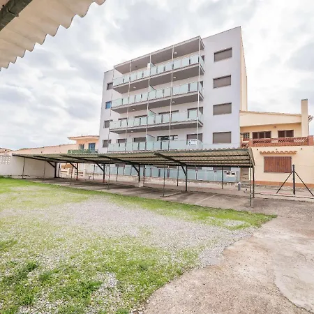 Apartment With Community Pool For 4 People *
