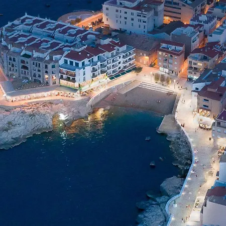With Community Pool For 4 People * L'Escala