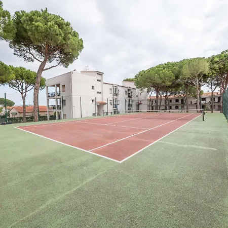 Apartment With Community Pool For 4 People *
